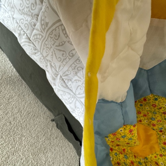 Rare Vintage 1920’s Grandmother’s Flower Garden Hand Stitched 92”x72” Quilt - Picture 12 of 15